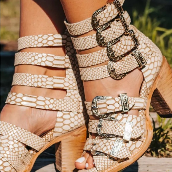 NWOT FREEBIRD WHITE SNAKE BOND BOOTIE SIZE 9 - Picture 1 of 12